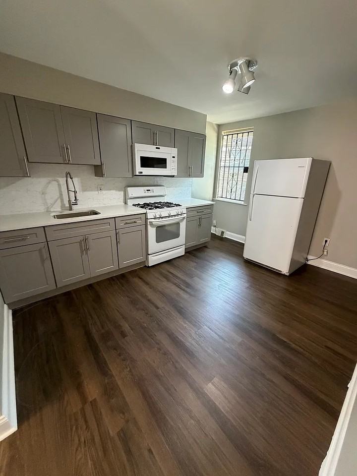 2538 Manton St #1 - Photo 2 of 10
