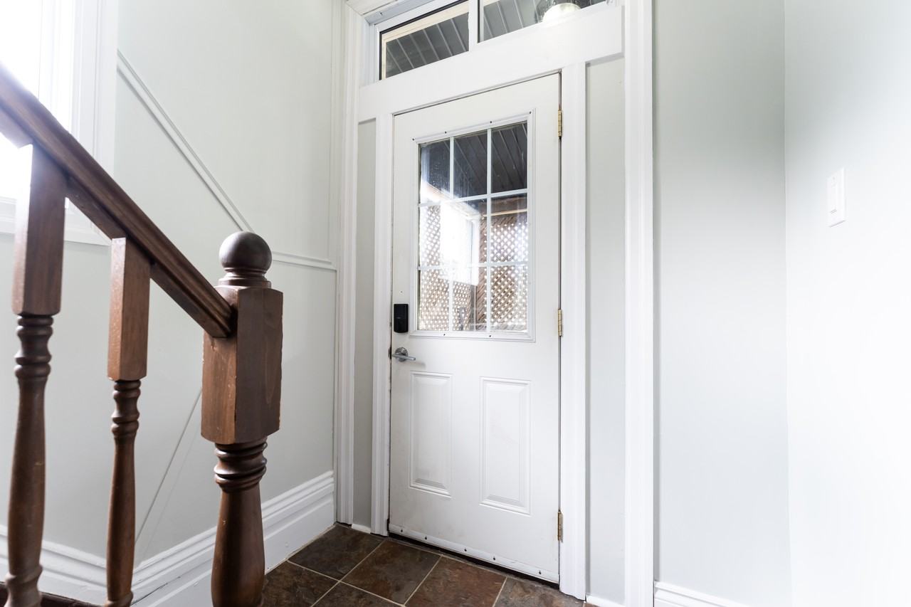 204 Wharncliffe Road South - Photo 4 of 19