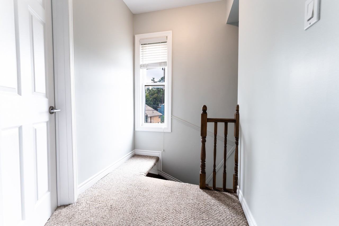 204 Wharncliffe Road South - Photo 5 of 19