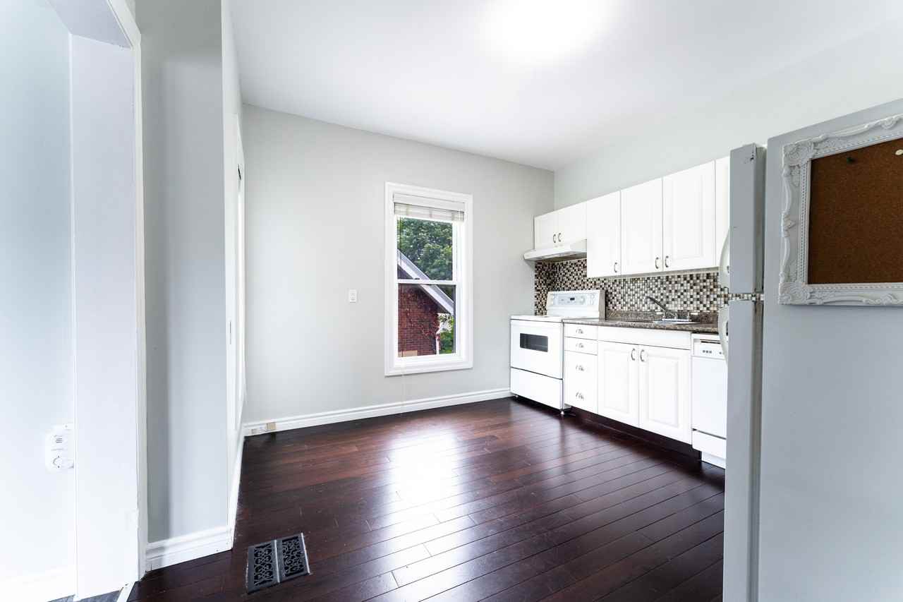 204 Wharncliffe Road South - Photo 6 of 19