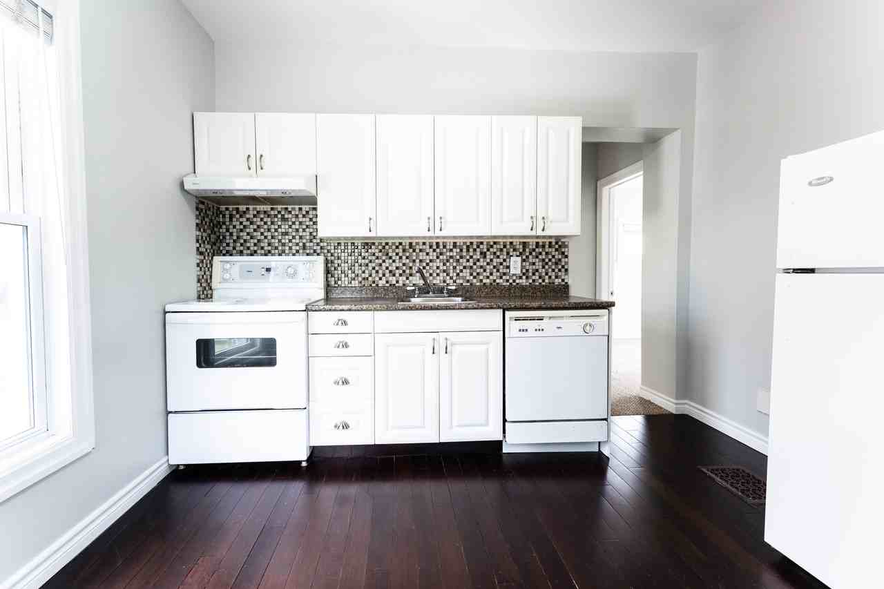 204 Wharncliffe Road South - Photo 7 of 19