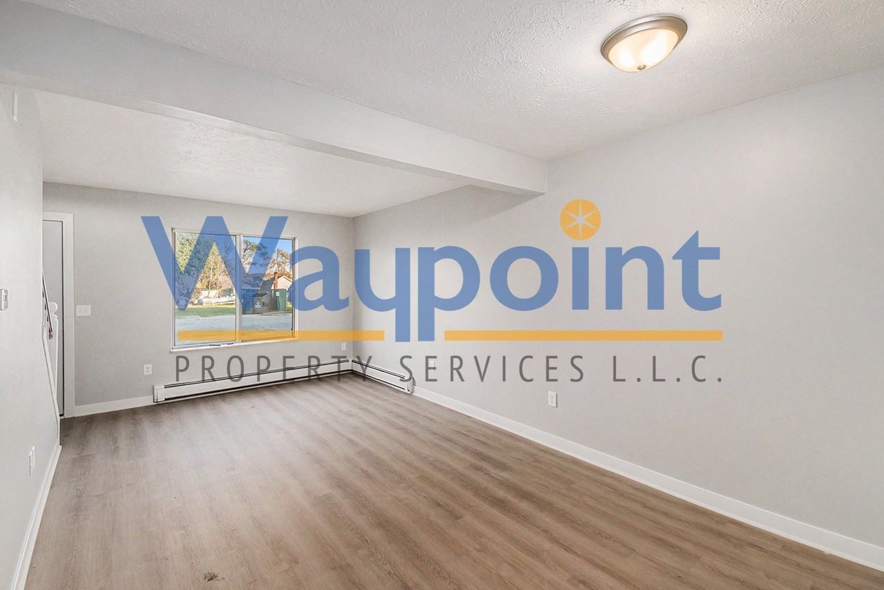315 Smith St #4 - Photo 3 of 10