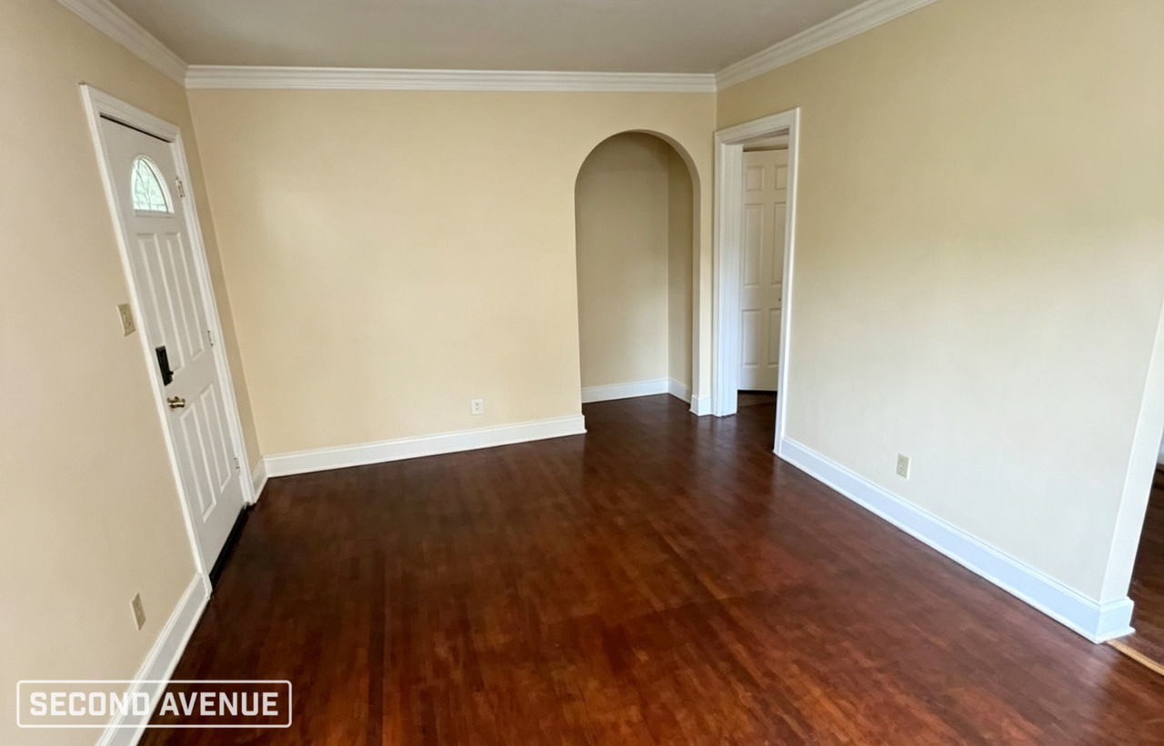 2426 Boyle Ave - Photo 3 of 14