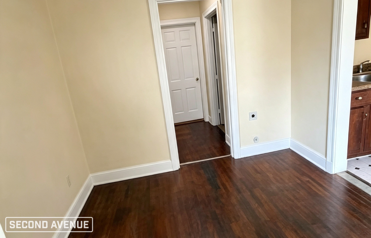 2426 Boyle Ave - Photo 5 of 14