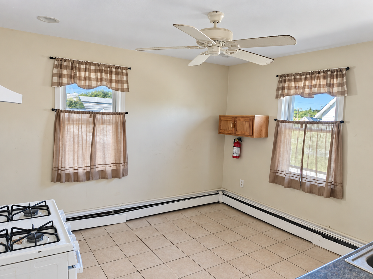 645 Saint George Ave #2 - Photo 3 of 11