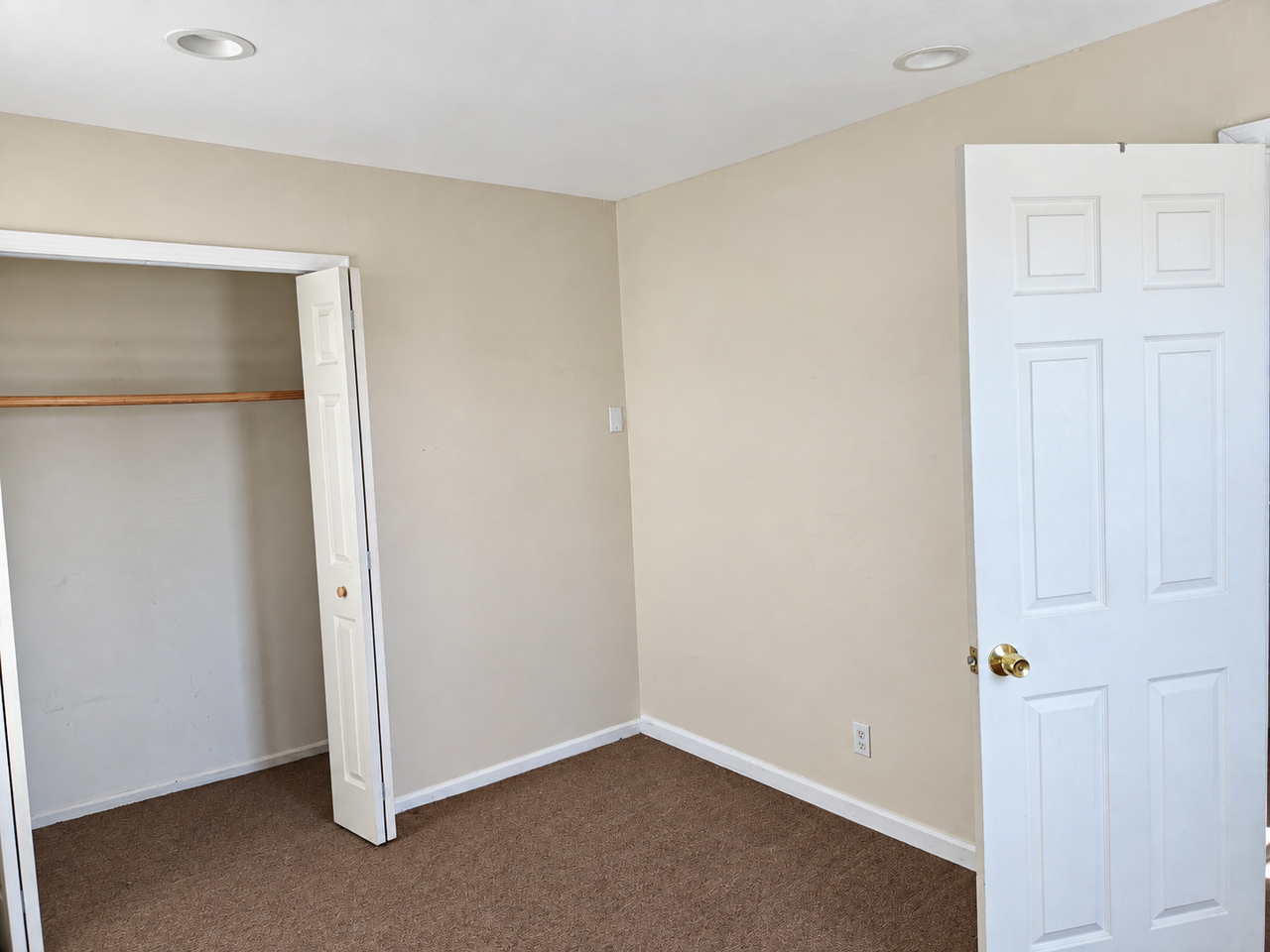 645 Saint George Ave #2 - Photo 4 of 11