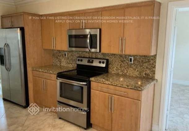 10535 Nw 37th St - Photo 3 of 8