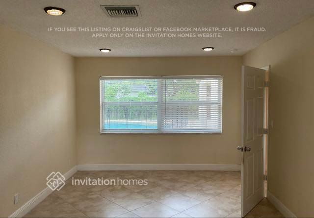 10535 Nw 37th St - Photo 4 of 8