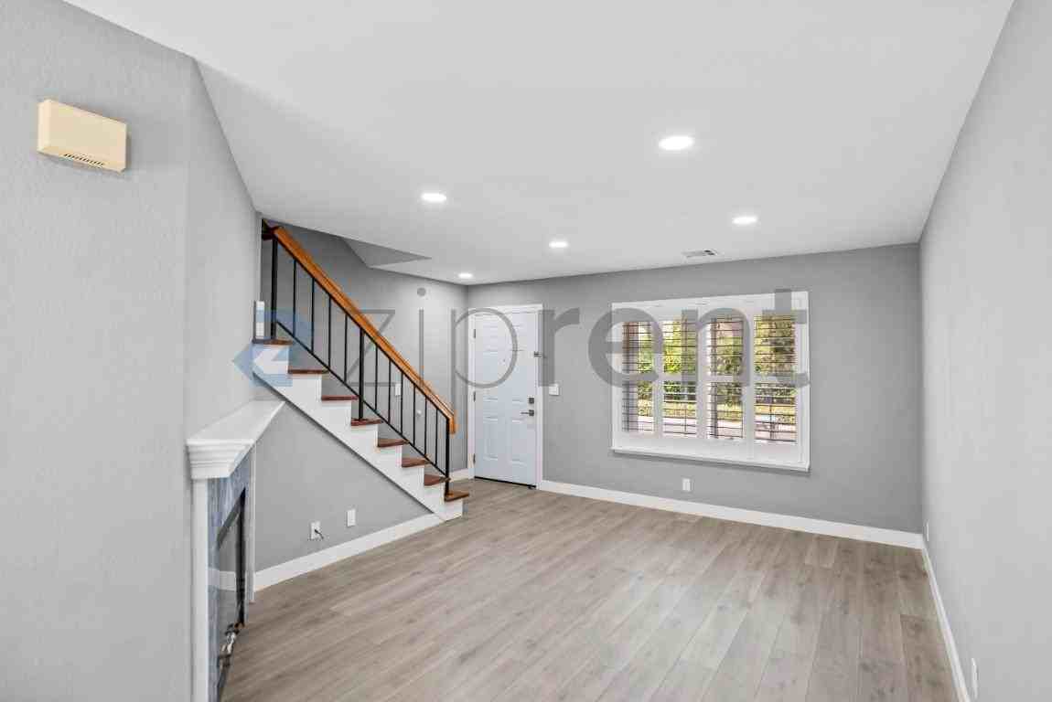 5220 Macaw Ct - Photo 5 of 30