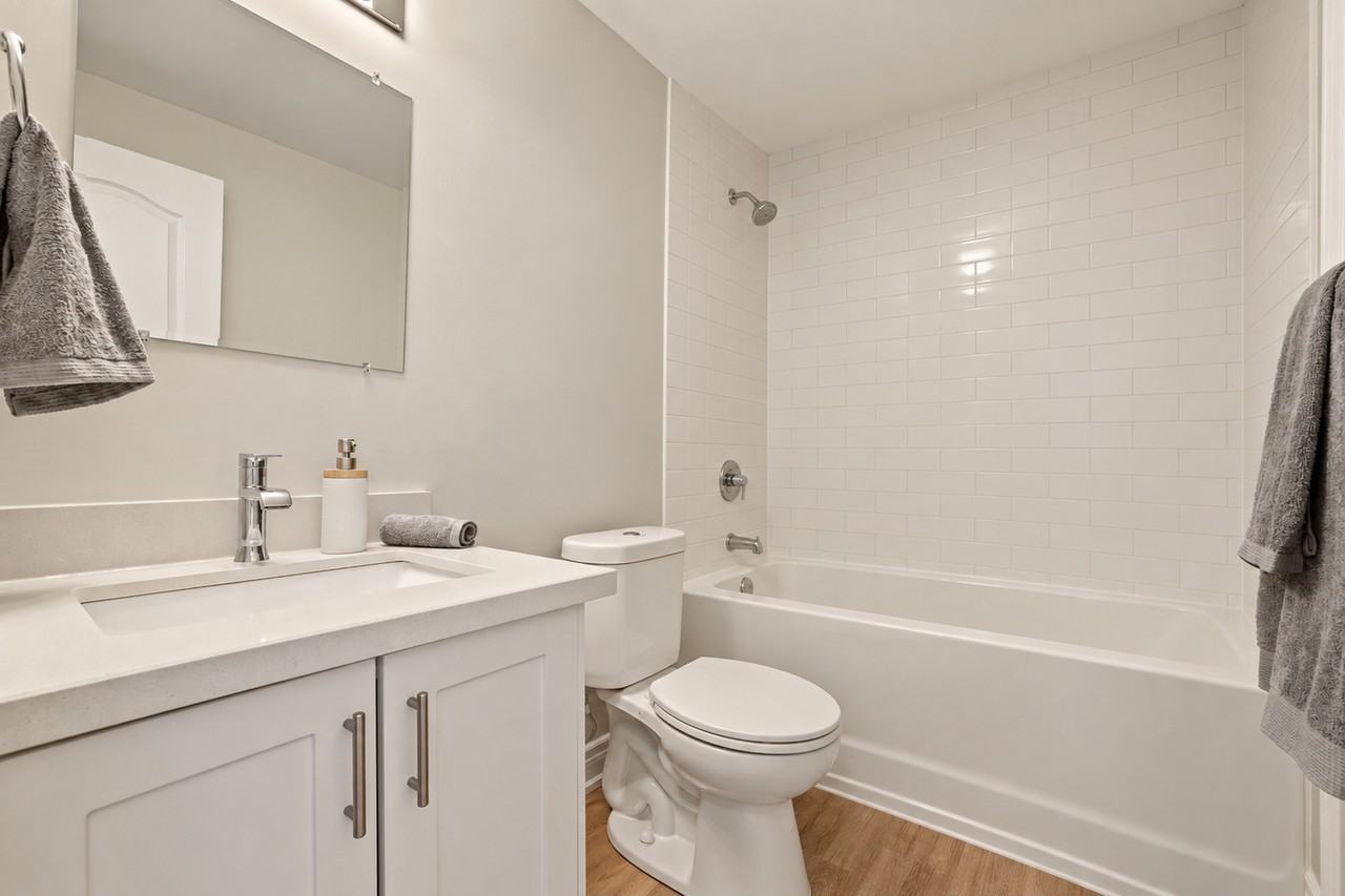 977 Mohawk Road East - Photo 7 of 8
