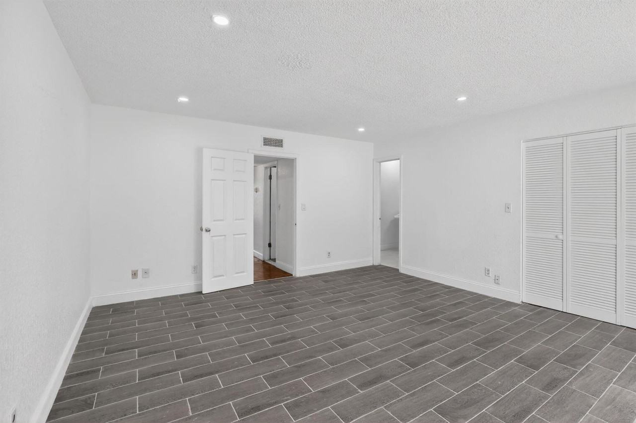 11556 Northwest 1st Street - Photo 6 of 7