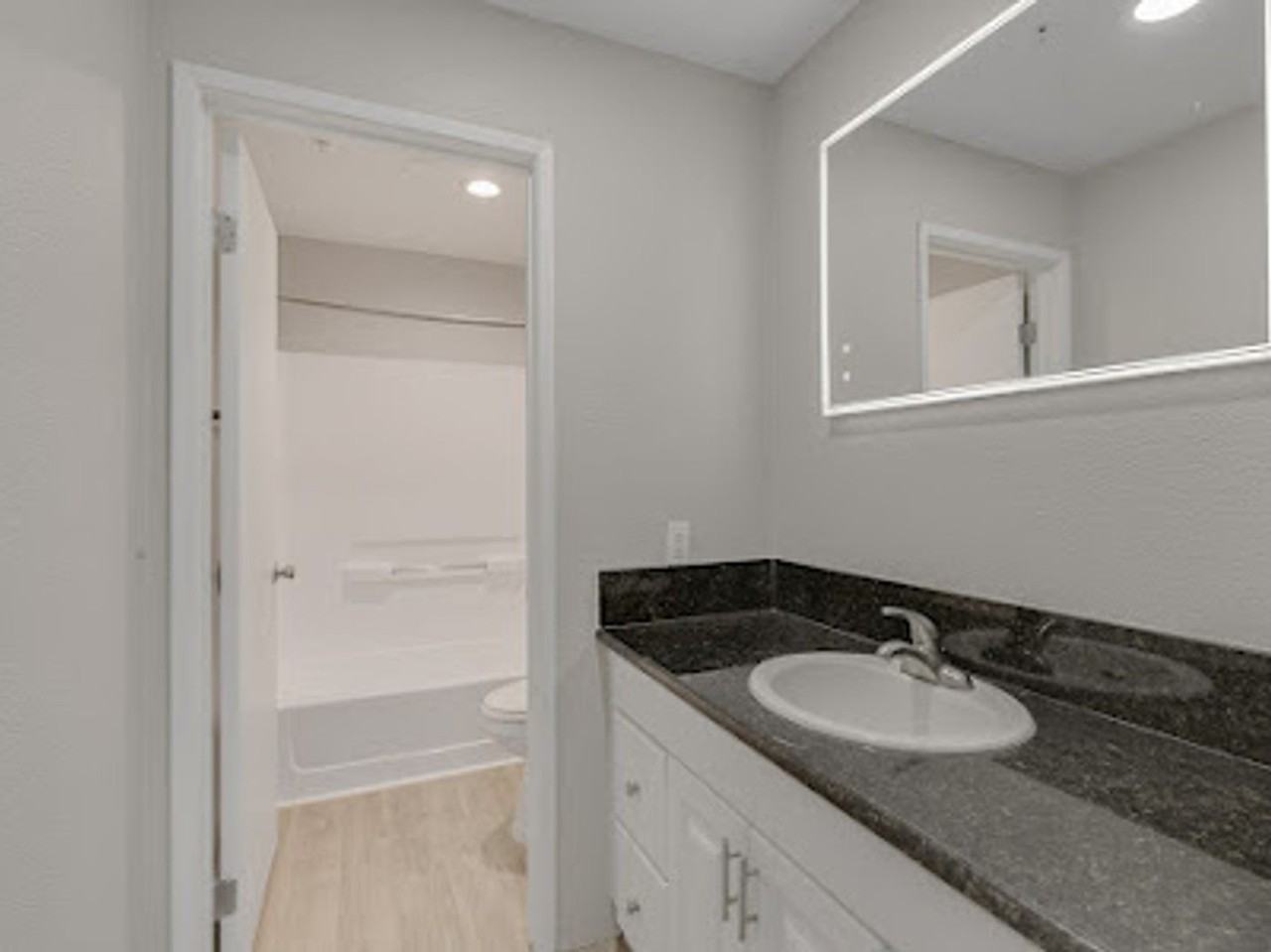 Park City Walk Apartments - Photo 4 of 12