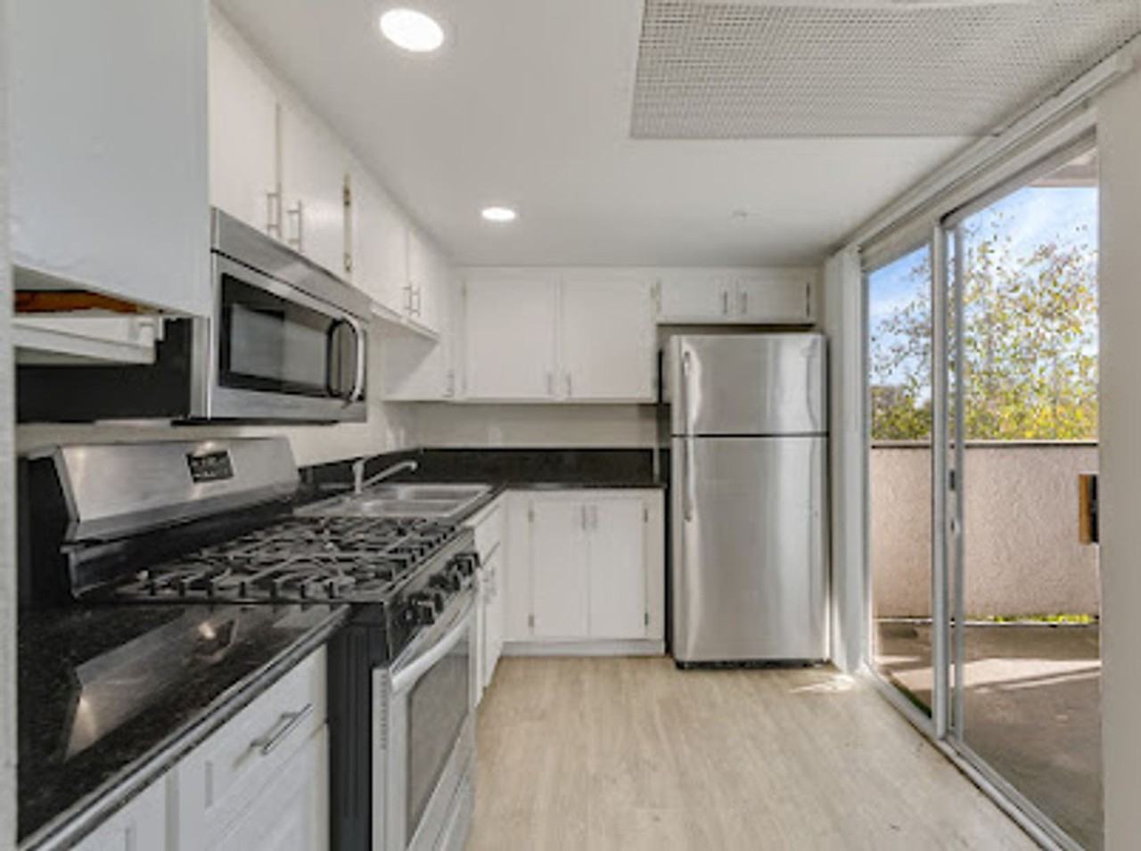 Park City Walk Apartments - Photo 5 of 12
