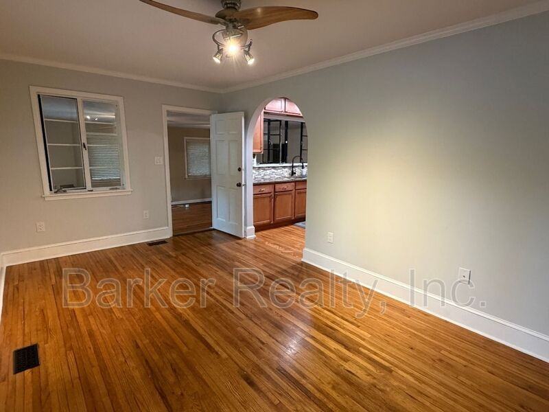 401 Barclay Rd - Photo 2 of 18