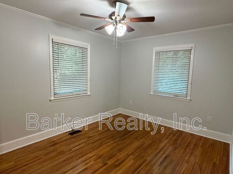 401 Barclay Rd - Photo 7 of 18