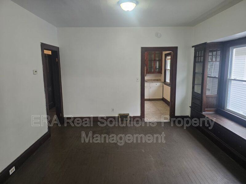 2282 Saratoga Ave - Photo 3 of 12