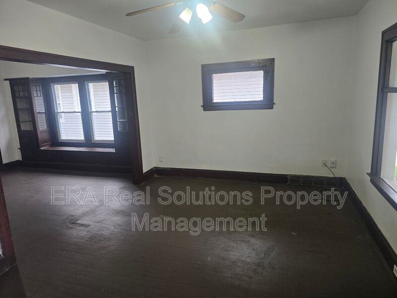 2282 Saratoga Ave - Photo 4 of 12