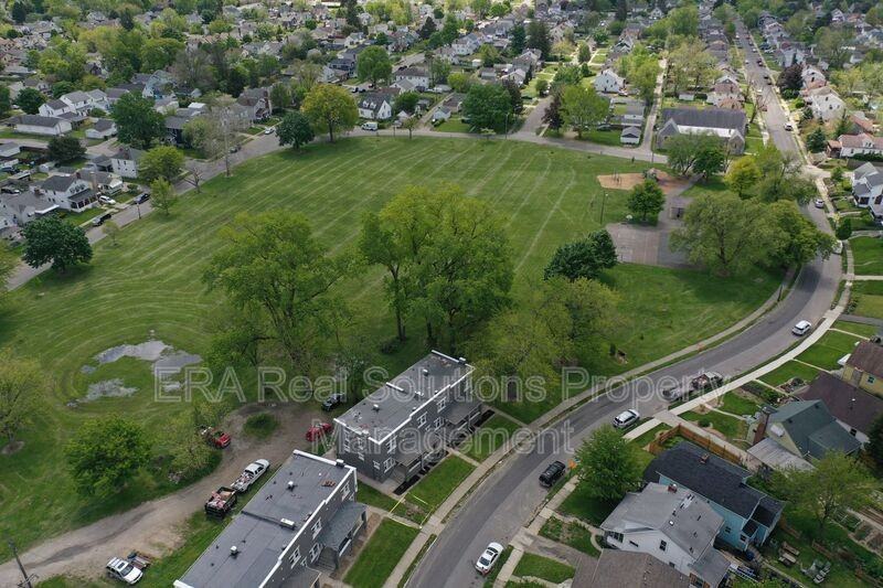 436 Columbian Ave - Photo 2 of 24