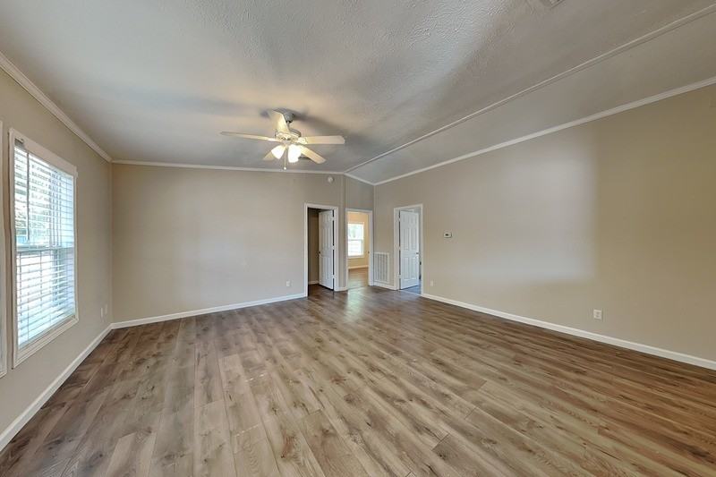 13753 Biggs St - Photo 4 of 16