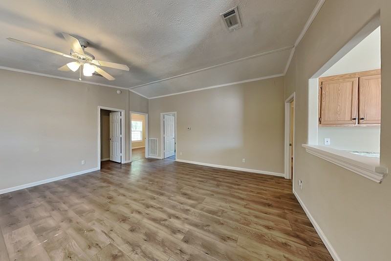13753 Biggs St - Photo 5 of 16