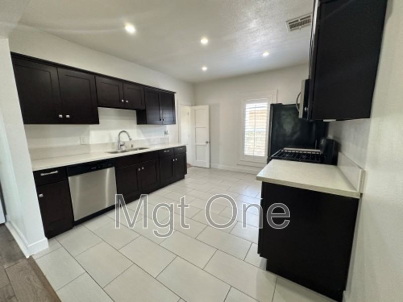 2893 Denton St - Photo 3 of 49