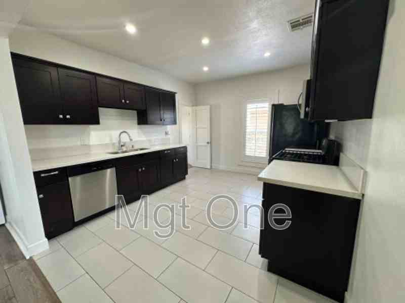 2893 Denton St - Photo 4 of 49
