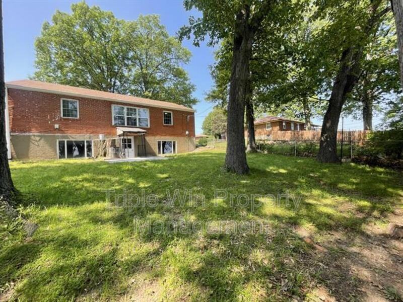 7117 Forest Hill Dr - Photo 3 of 30