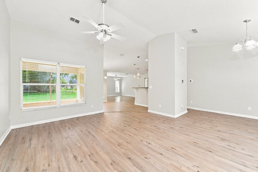 35221 W Griffin Dr - Photo 4 of 16