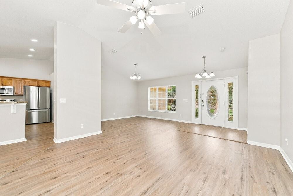 35221 W Griffin Dr - Photo 5 of 16