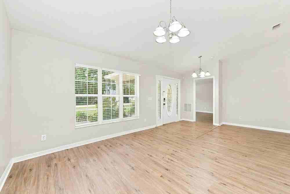 35221 W Griffin Dr - Photo 7 of 16
