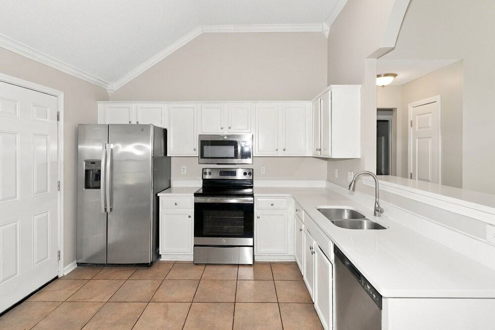 7140 Hunters Forest Dr - Photo 6 of 17