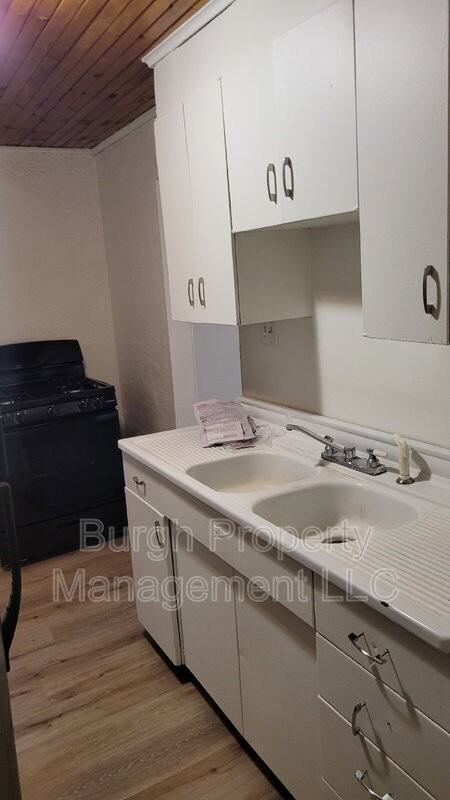 1633 Monongahela Ave - Photo 3 of 12