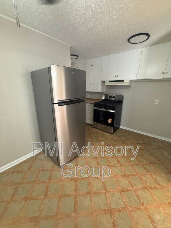 2220 Sw Plass Ave - Photo 3 of 7
