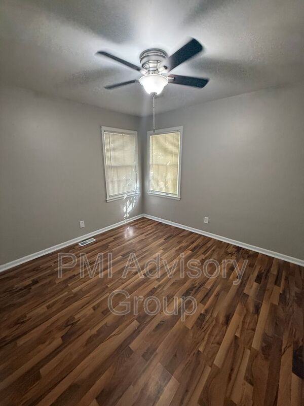 2220 Sw Plass Ave - Photo 5 of 7