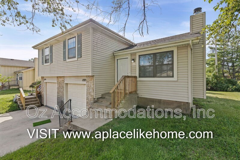 1727 W Spruce St - Photo 3 of 33