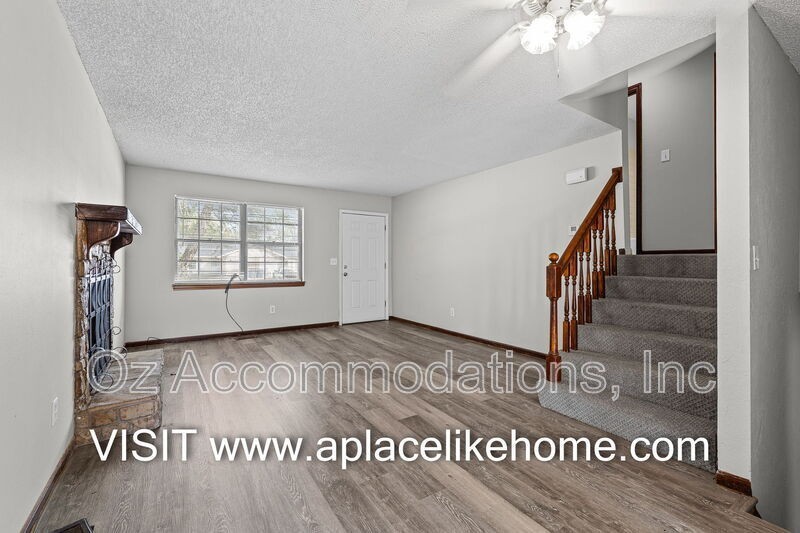 1727 W Spruce St - Photo 7 of 33
