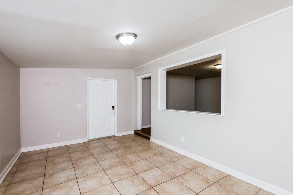 2960 Nw 20th St - Photo 4 of 12