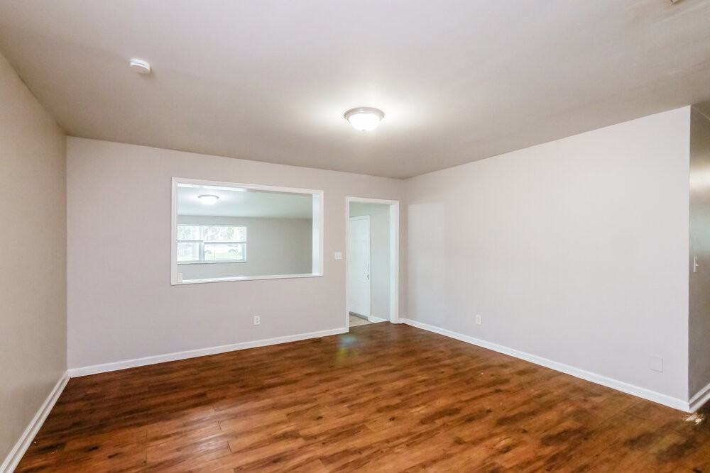 2960 Nw 20th St - Photo 5 of 12