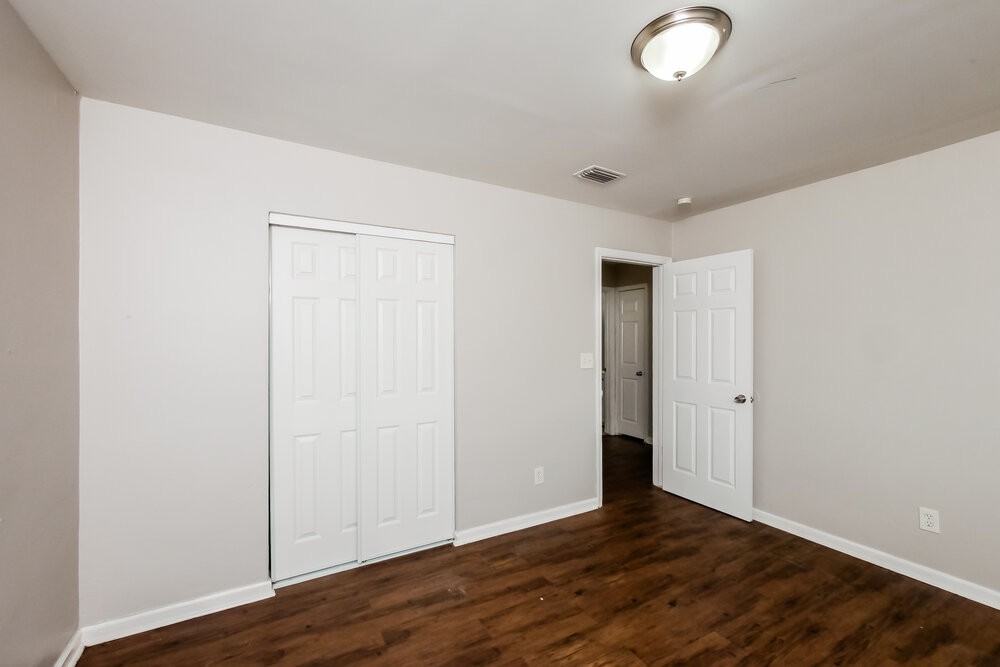 2960 Nw 20th St - Photo 7 of 12