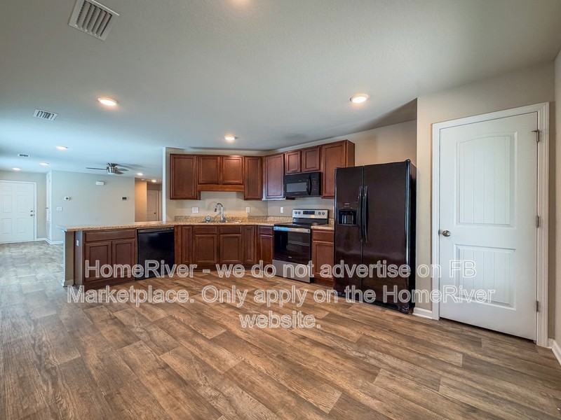 639 Earl Godwin Rd - Photo 5 of 18
