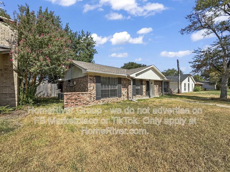 1317 Westpark Dr - Photo 2 of 18