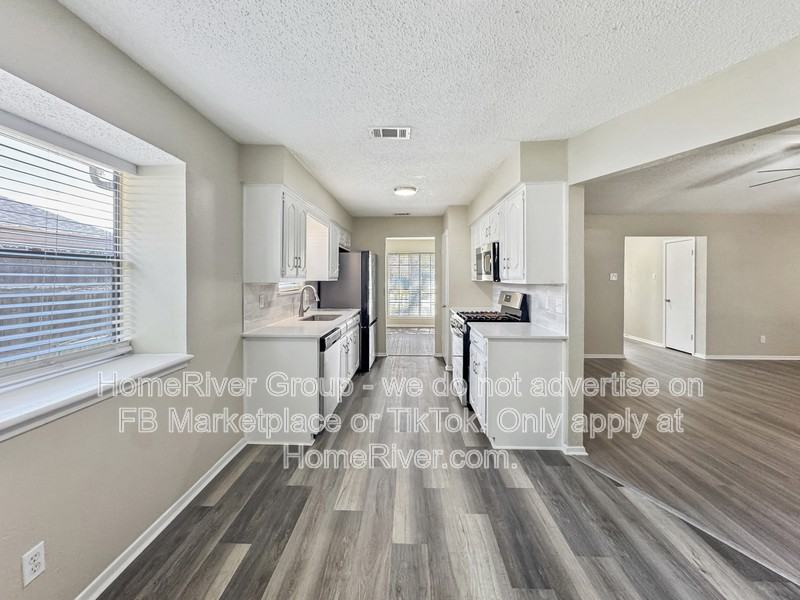 1317 Westpark Dr - Photo 5 of 18