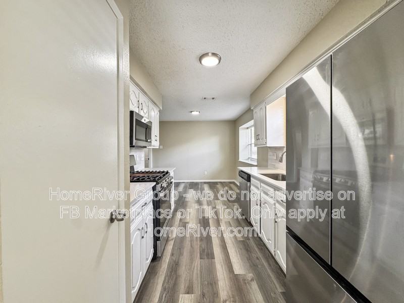 1317 Westpark Dr - Photo 6 of 18
