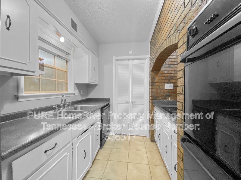 3106 Yates St - Photo 3 of 22