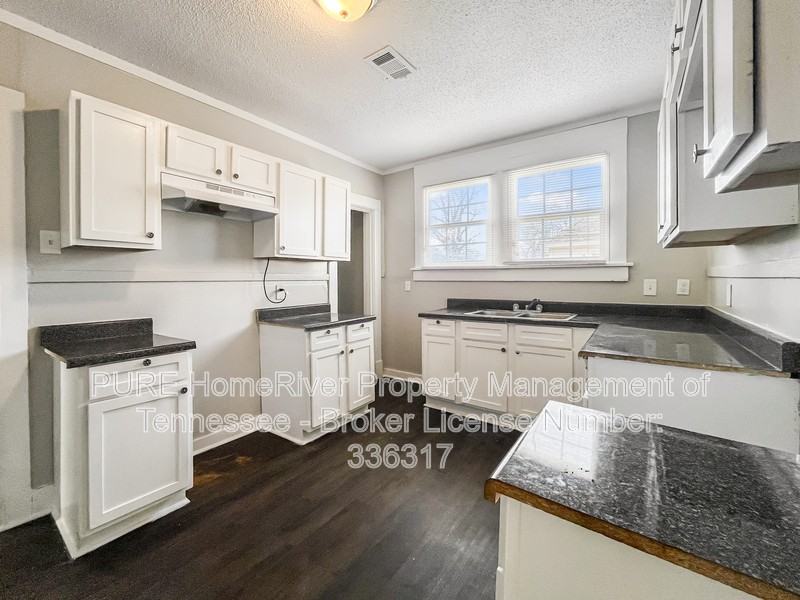 880 N Watkins St - Photo 3 of 19