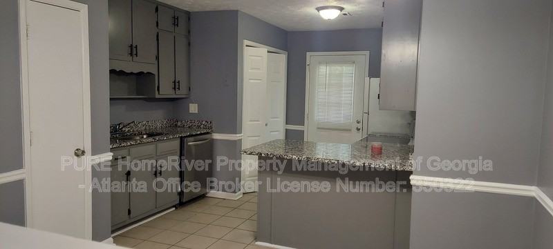 472 Charter Ct - Photo 3 of 14