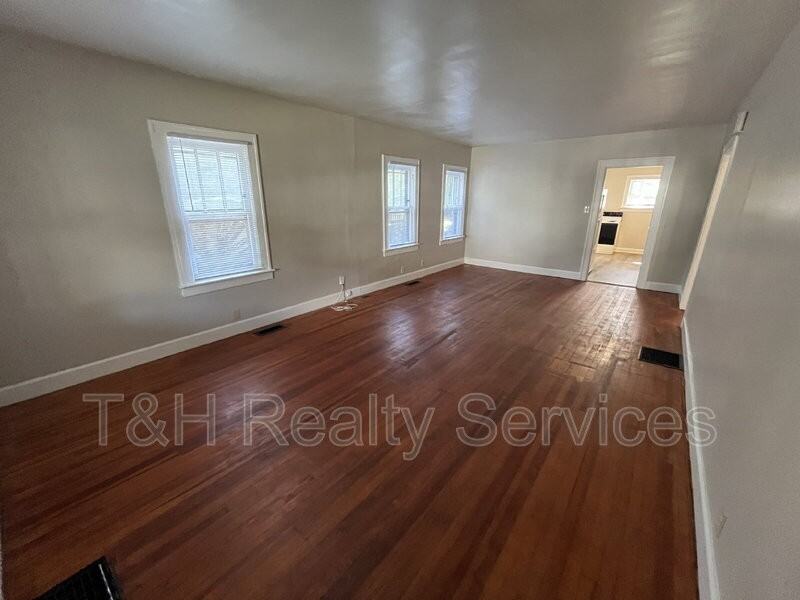 6158 Winthrop Ave - Photo 6 of 18