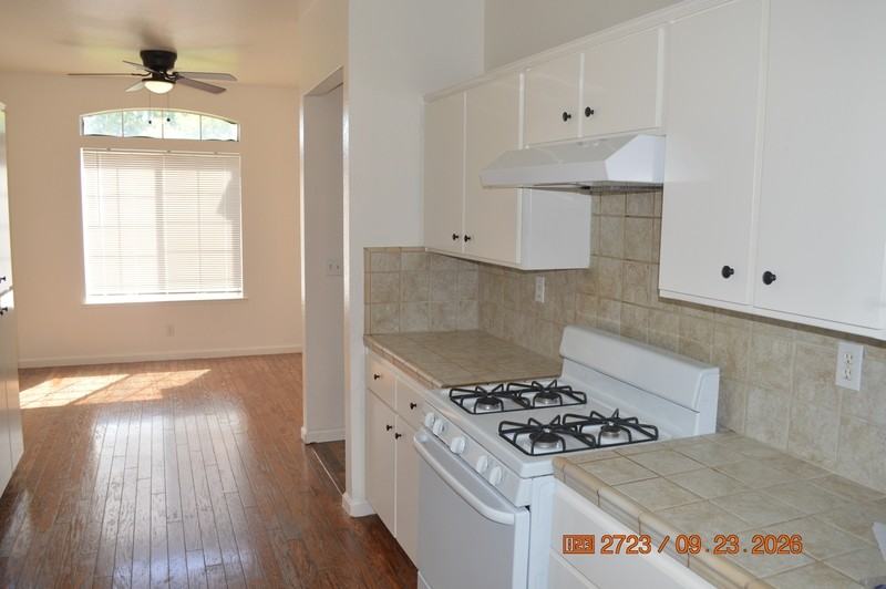 923 Woodland Dr - Photo 2 of 21