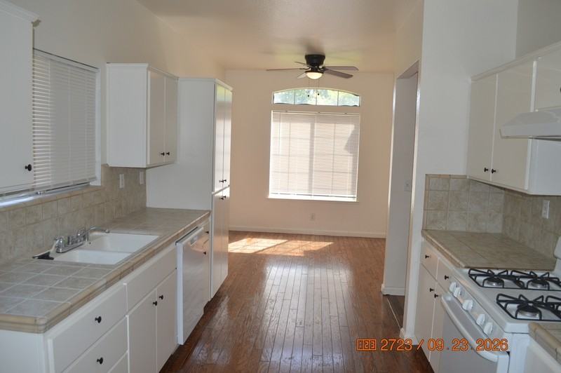 923 Woodland Dr - Photo 3 of 21