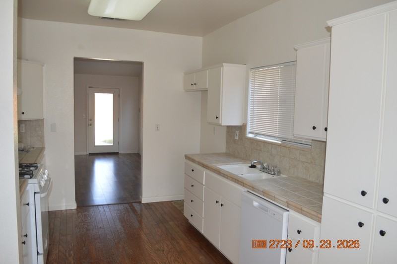 923 Woodland Dr - Photo 4 of 21